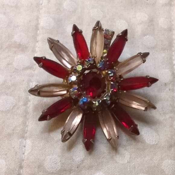Jewelry - Elegant Red and Gold Floral Brooch